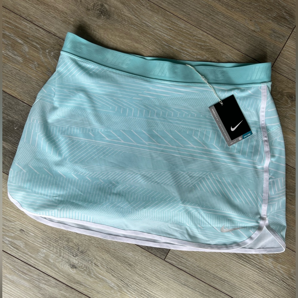 NWT Nike Golf Skort
